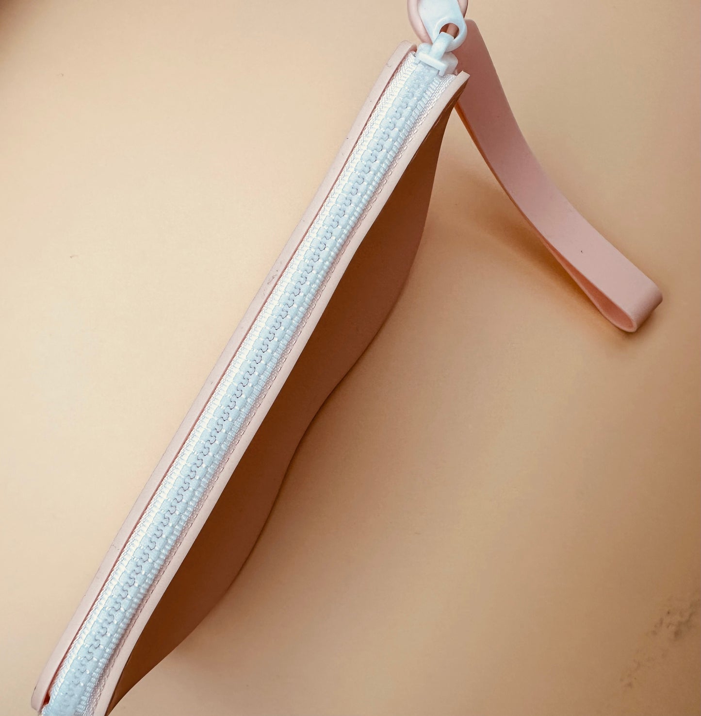 Silicone sunglasses case