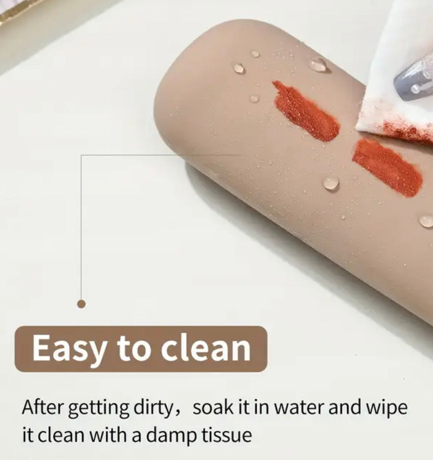 Make up silicone pouch